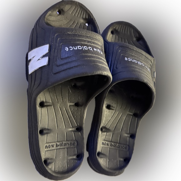 New Balance Other - 〰️〰️ New Balance Youth Slides Black 〰️〰️